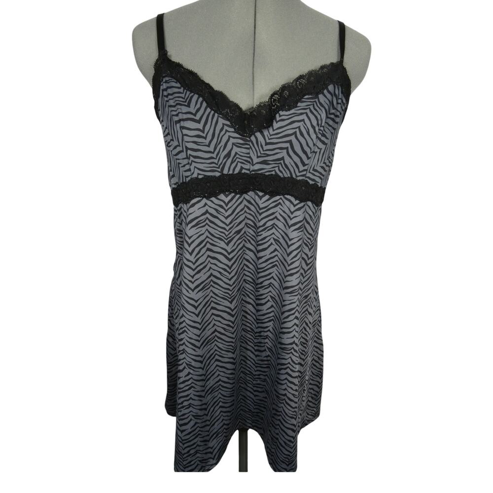 Body Form 1X Chemise Nightgown Adjustable Spaghetti Straps Lace Gray Black